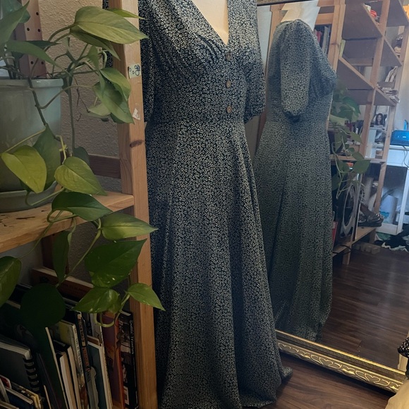 The SHEIN dress! Pretty green casual midi dress - Picture 2 of 4
